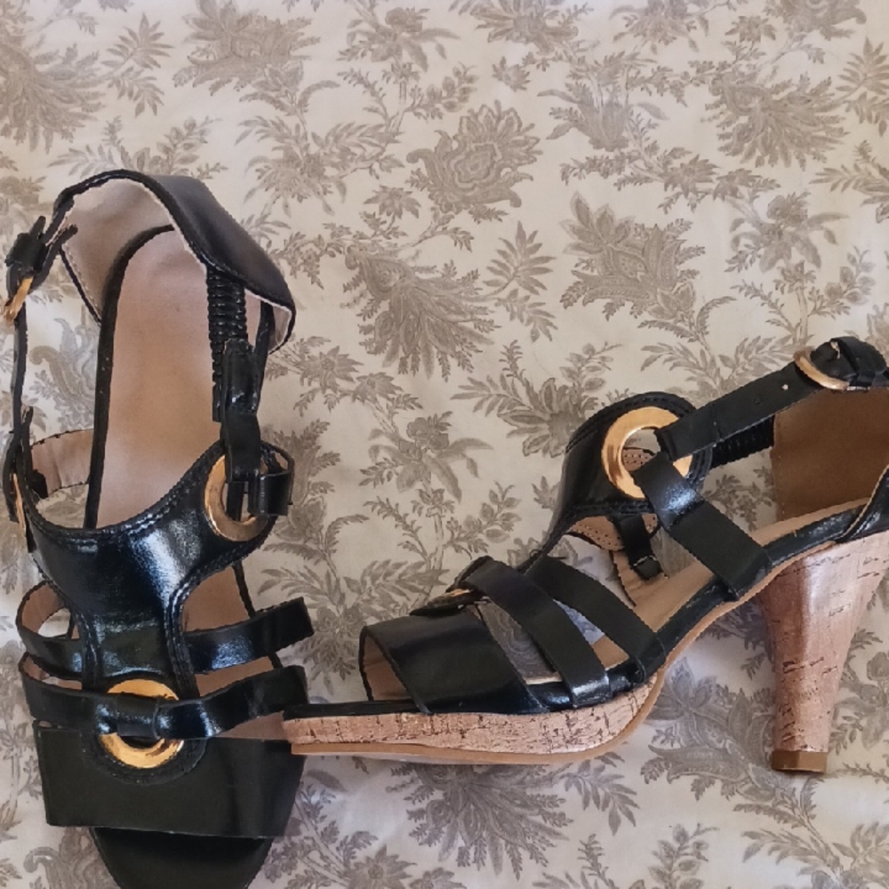 Elegant Black and Gold Women's Heels